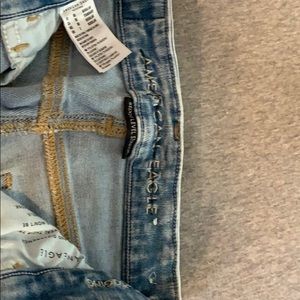 Ripped Light Wash American Eagle Jeans